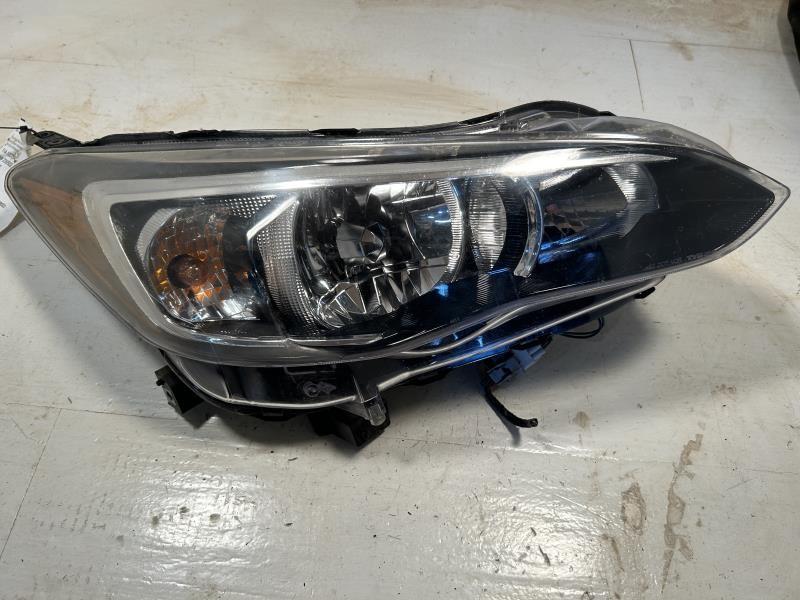 Headlight Assembly from a 2019 Subaru XV Crosstrek, right side, photo 2
