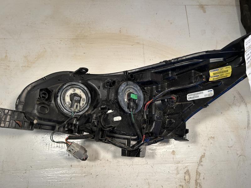 Headlight Assembly from a 2019 Subaru XV Crosstrek, right side, photo 3