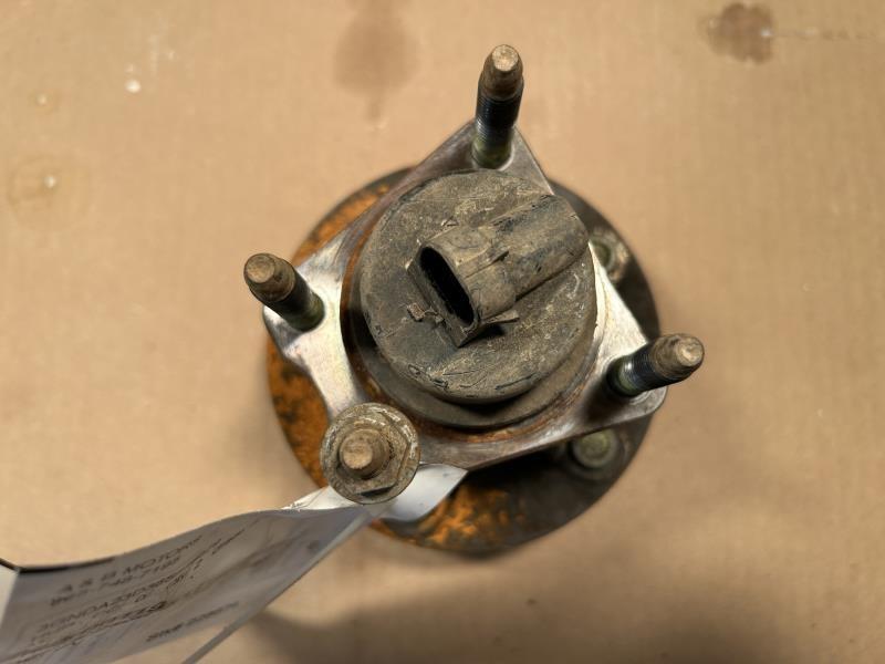 Wheel Hub from a 2008 Chevrolet HHR, rear, photo 1