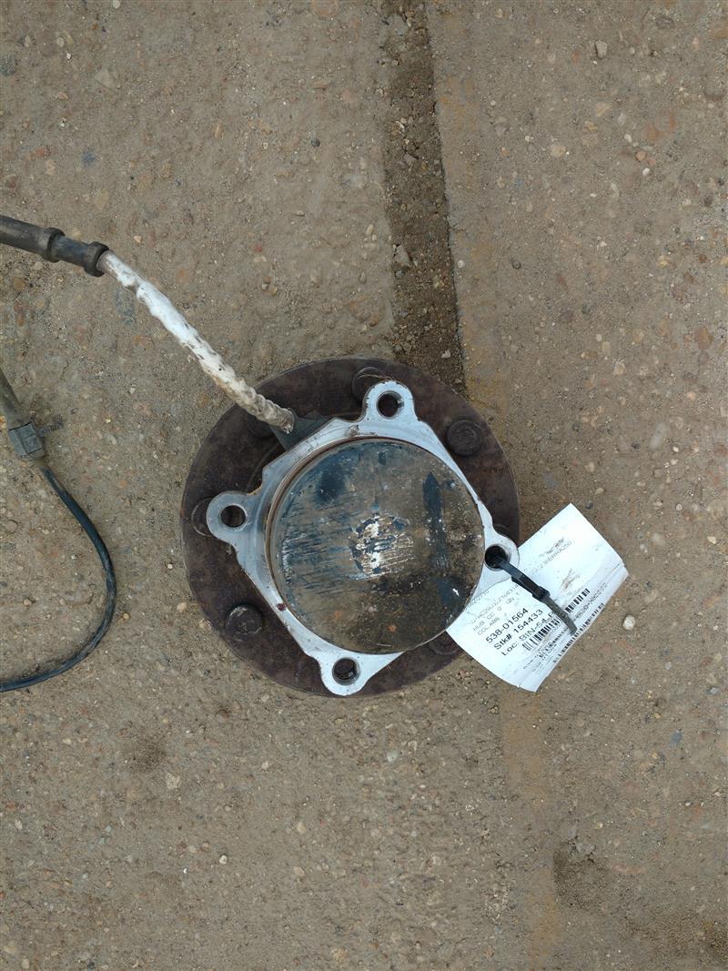 Wheel Hub from a 2002 GMC Sierra 2500, front, photo 2