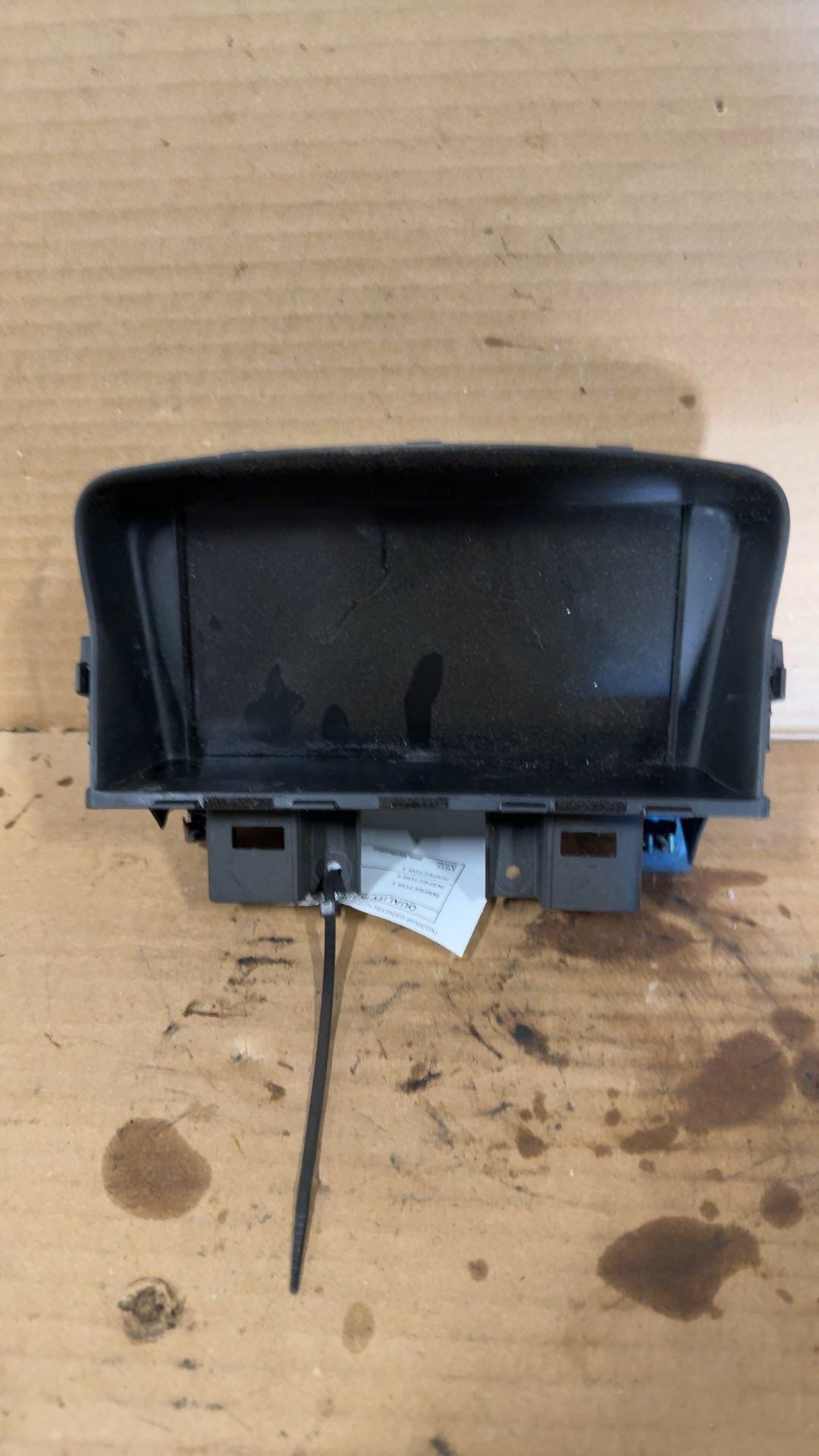 Info Display Screen from a 2015 Chevrolet Cruze, photo 2