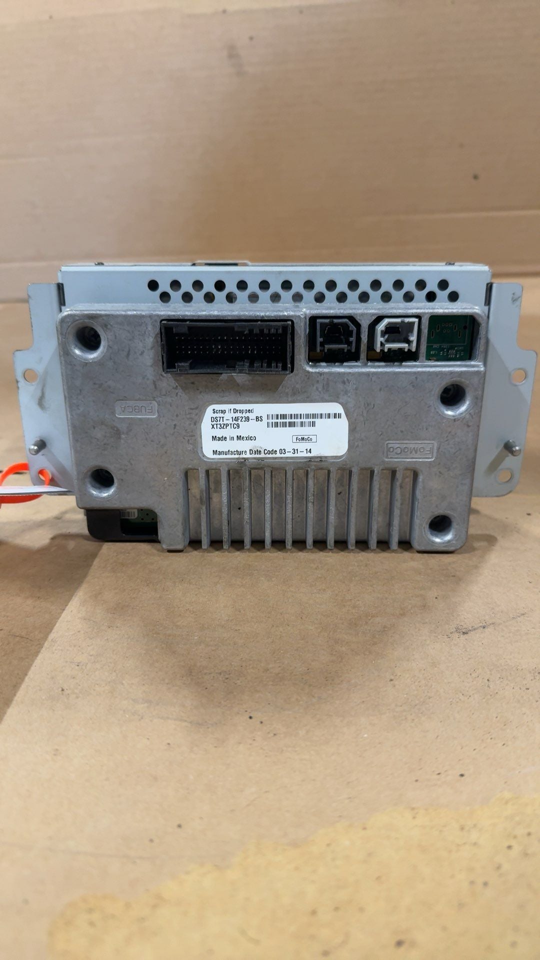 Info Display Screen from a 2014 Ford Fusion, photo 3