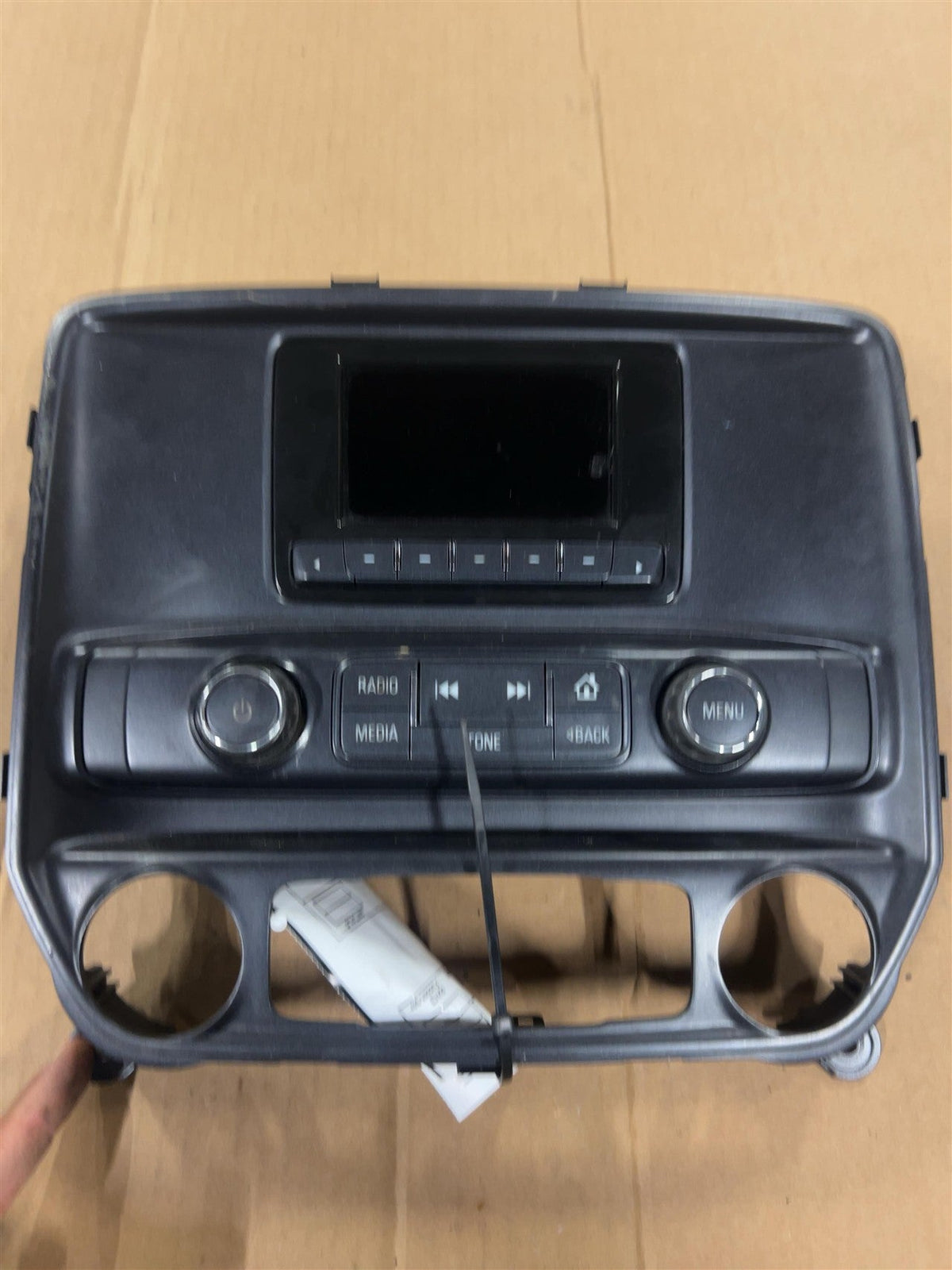 Info Display Screen from a 2015 GMC Sierra 1500, photo 1