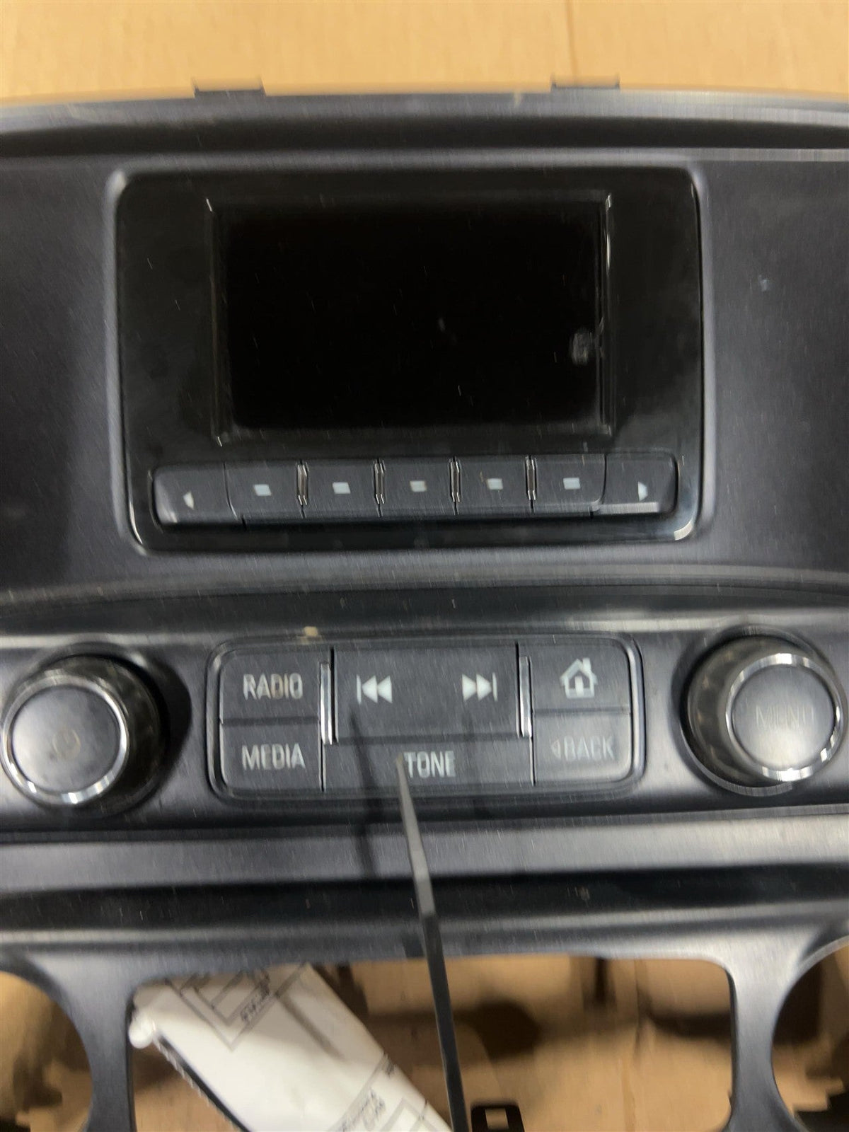 Info Display Screen from a 2015 GMC Sierra 1500, photo 2
