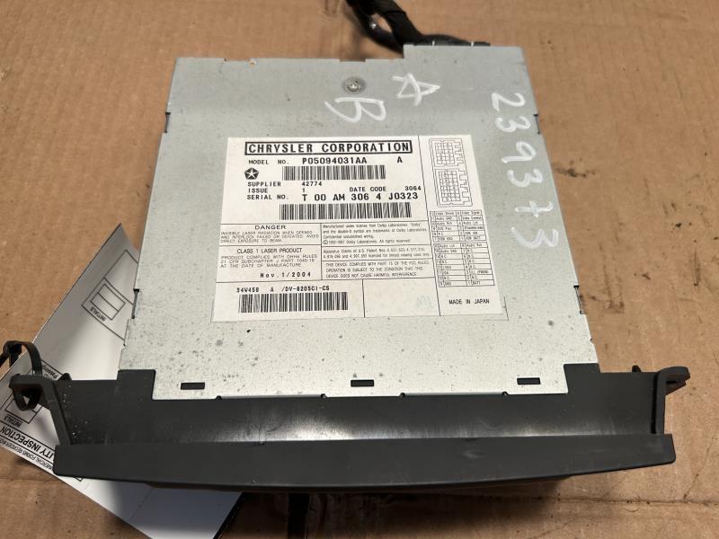 DVD Player from a 2005 Chrysler Pacifica, photo 2