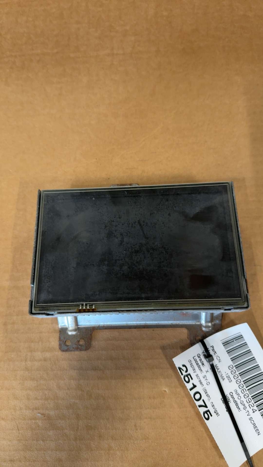 Info Display Screen from a 2014 Nissan Maxima, photo 1