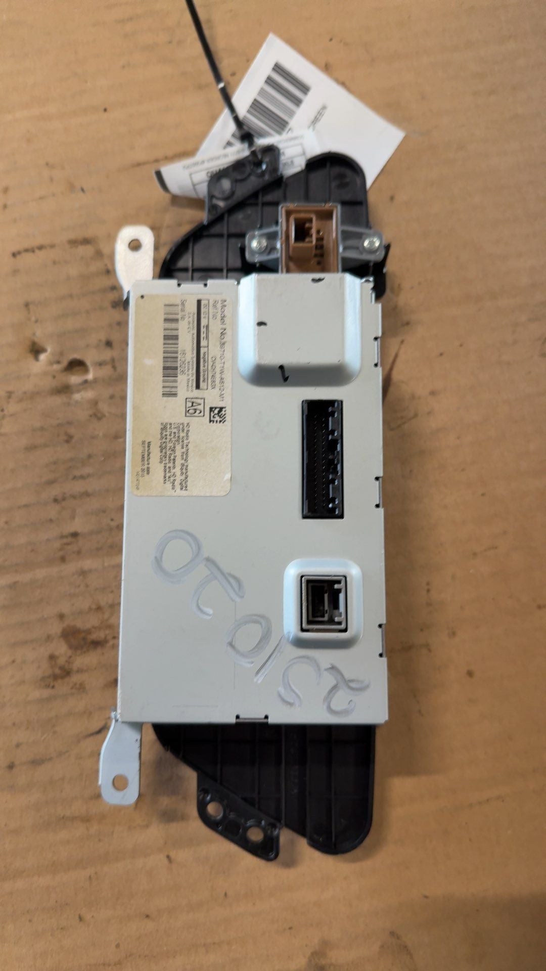 Info Display Screen from a 2015 Honda CR-V, upper, photo 2