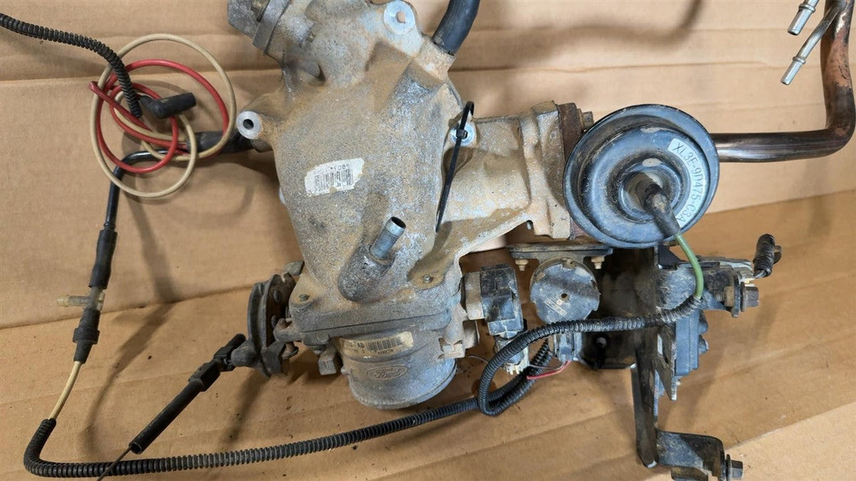 Intake Manifold from a 2000 Ford F-150, photo 2