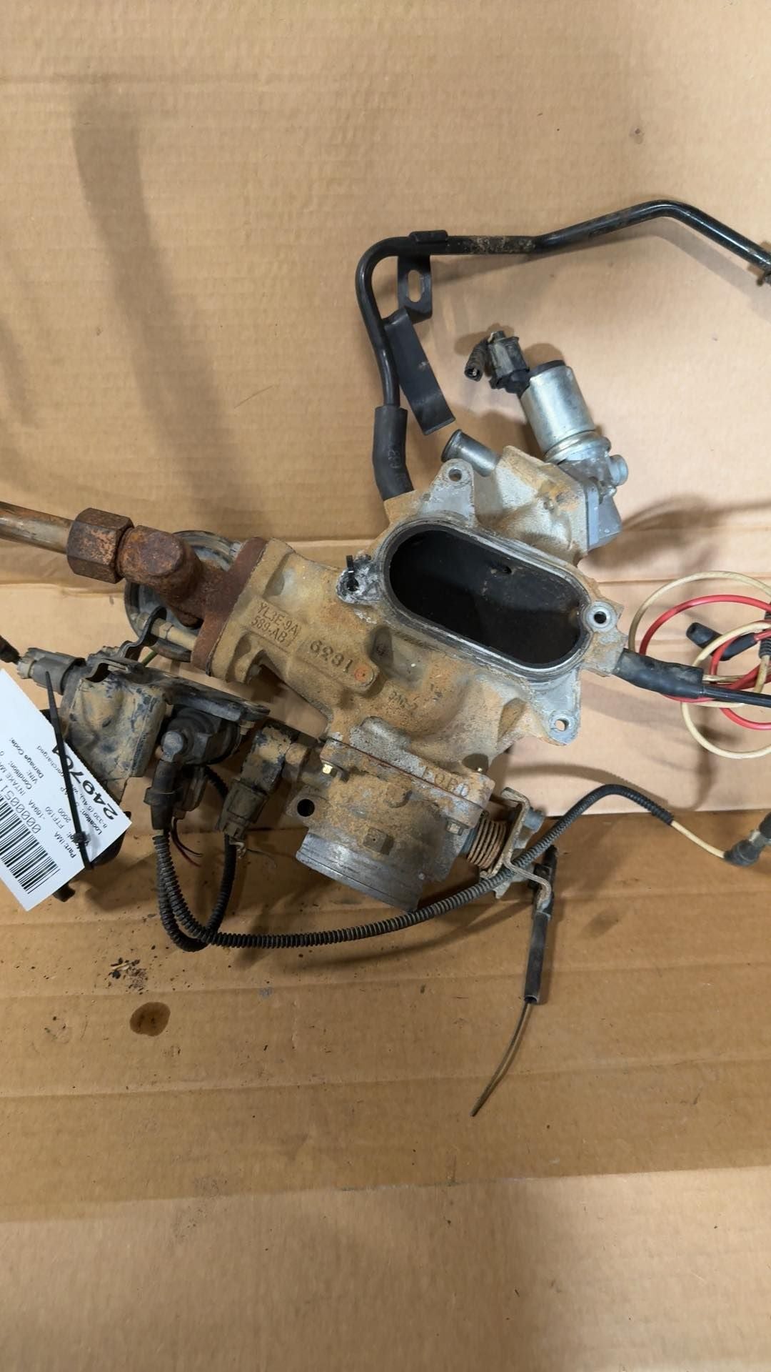 Intake Manifold from a 2000 Ford F-150, photo 4
