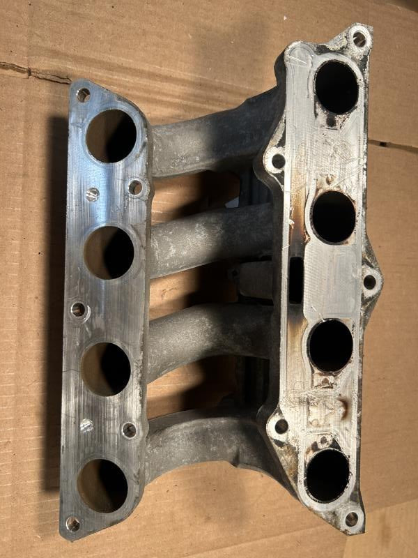 Intake Manifold from a 2007 Honda Fit, photo 2