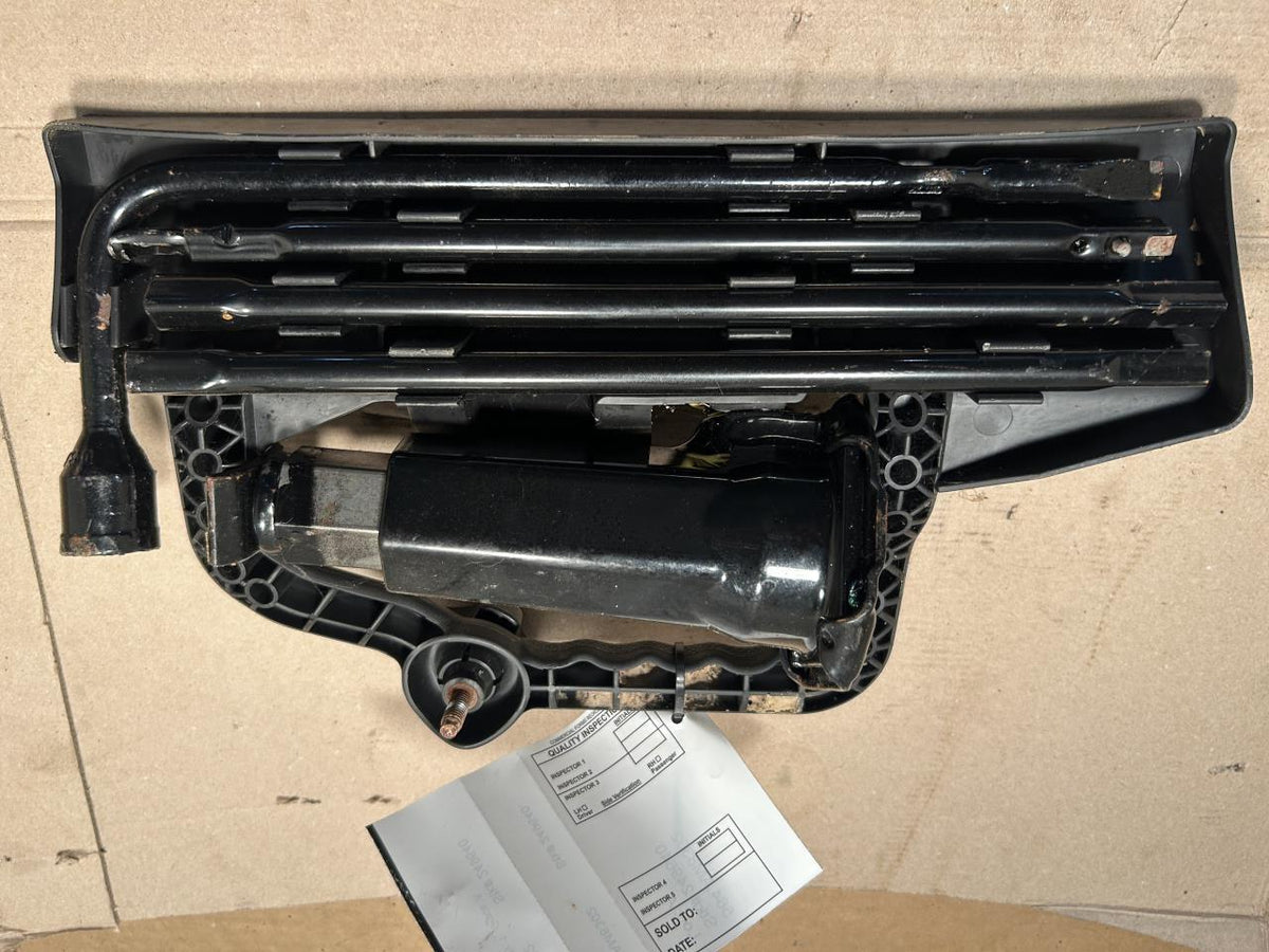 Jack from a 2002 Jeep Liberty, photo 2