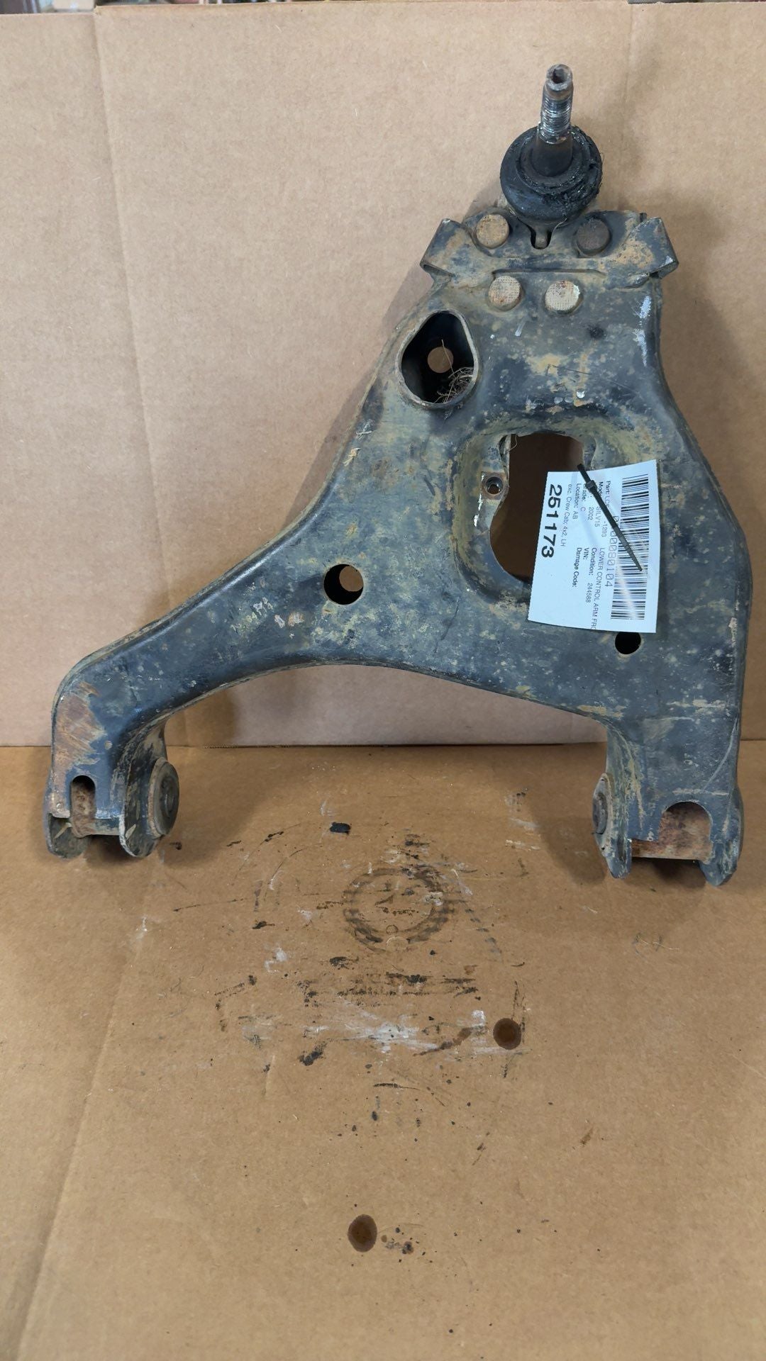 Lower Control Arm from a 2002 Chevrolet Silverado 1500, front, left side, photo 1