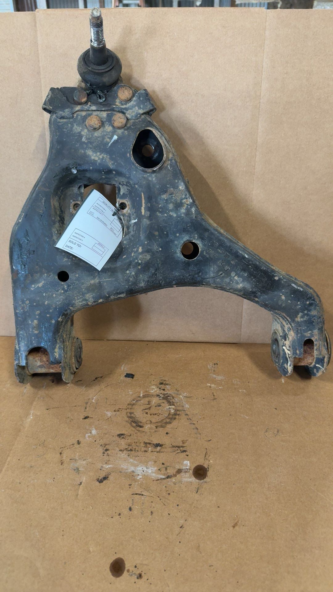 Lower Control Arm from a 2002 Chevrolet Silverado 1500, front, right side, photo 1