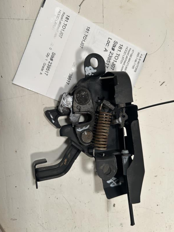 Hood Latch from a 2007 Toyota, photo 1