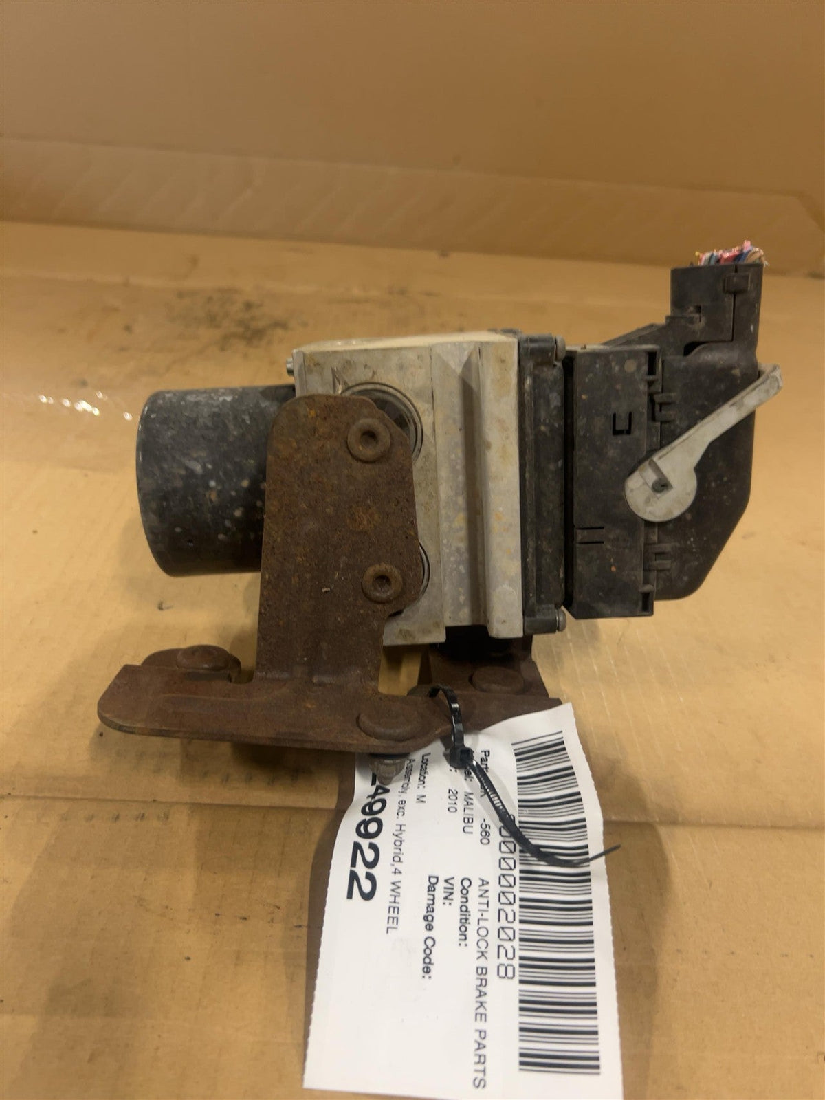 ABS Pump Module from a 2010 Chevrolet Malibu, photo 1