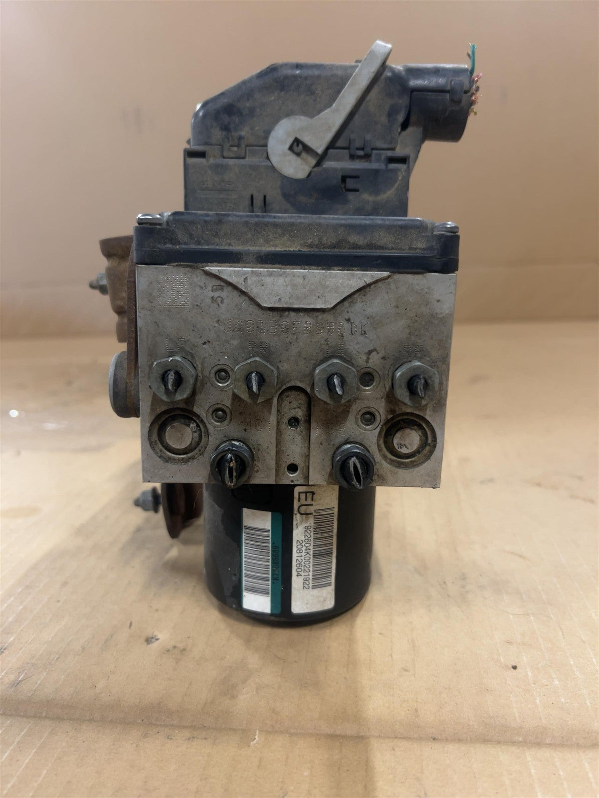 ABS Pump Module from a 2010 Chevrolet Malibu, photo 3
