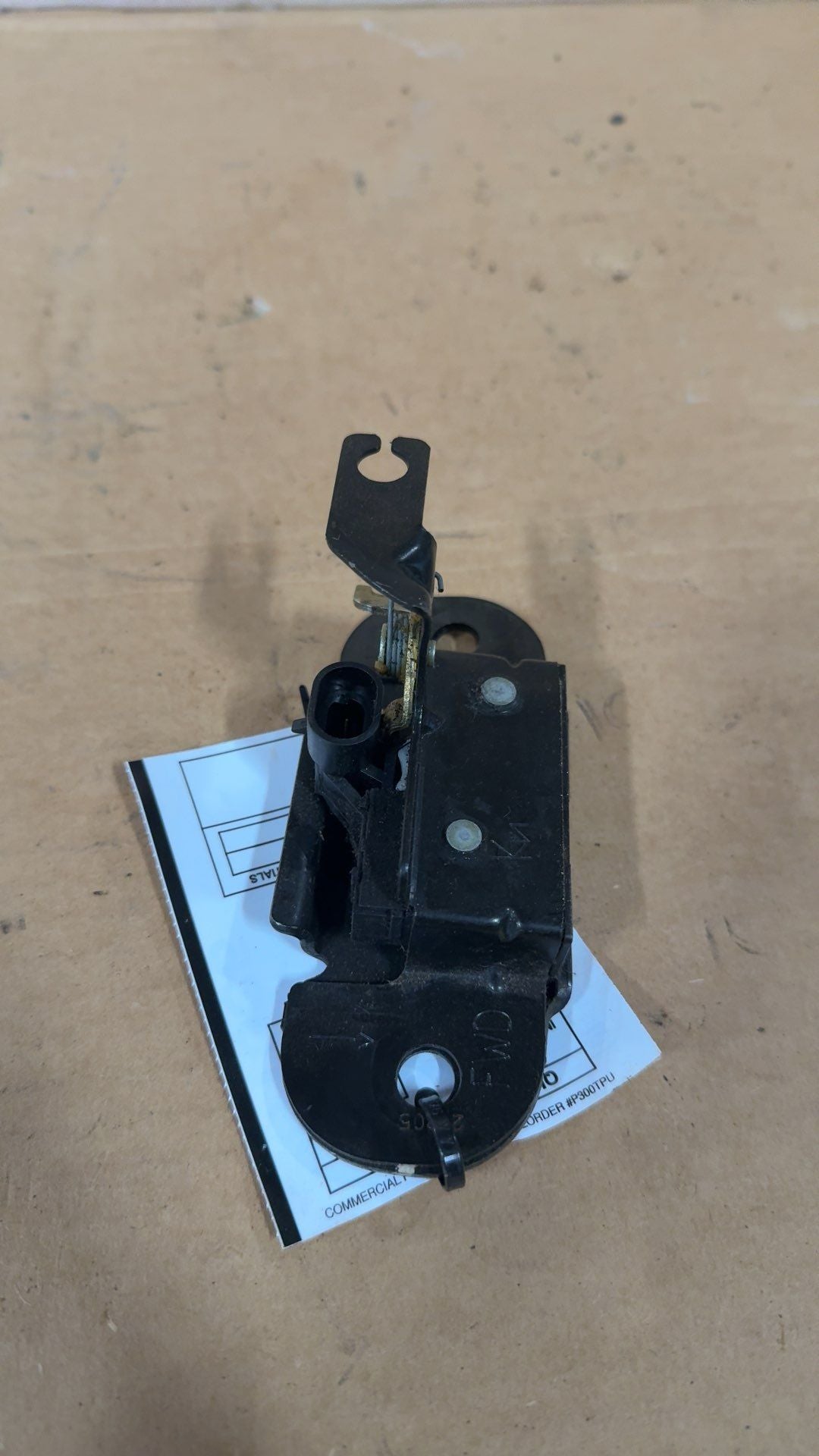 Liftgate Latch from a 2006 Chevrolet, photo 2