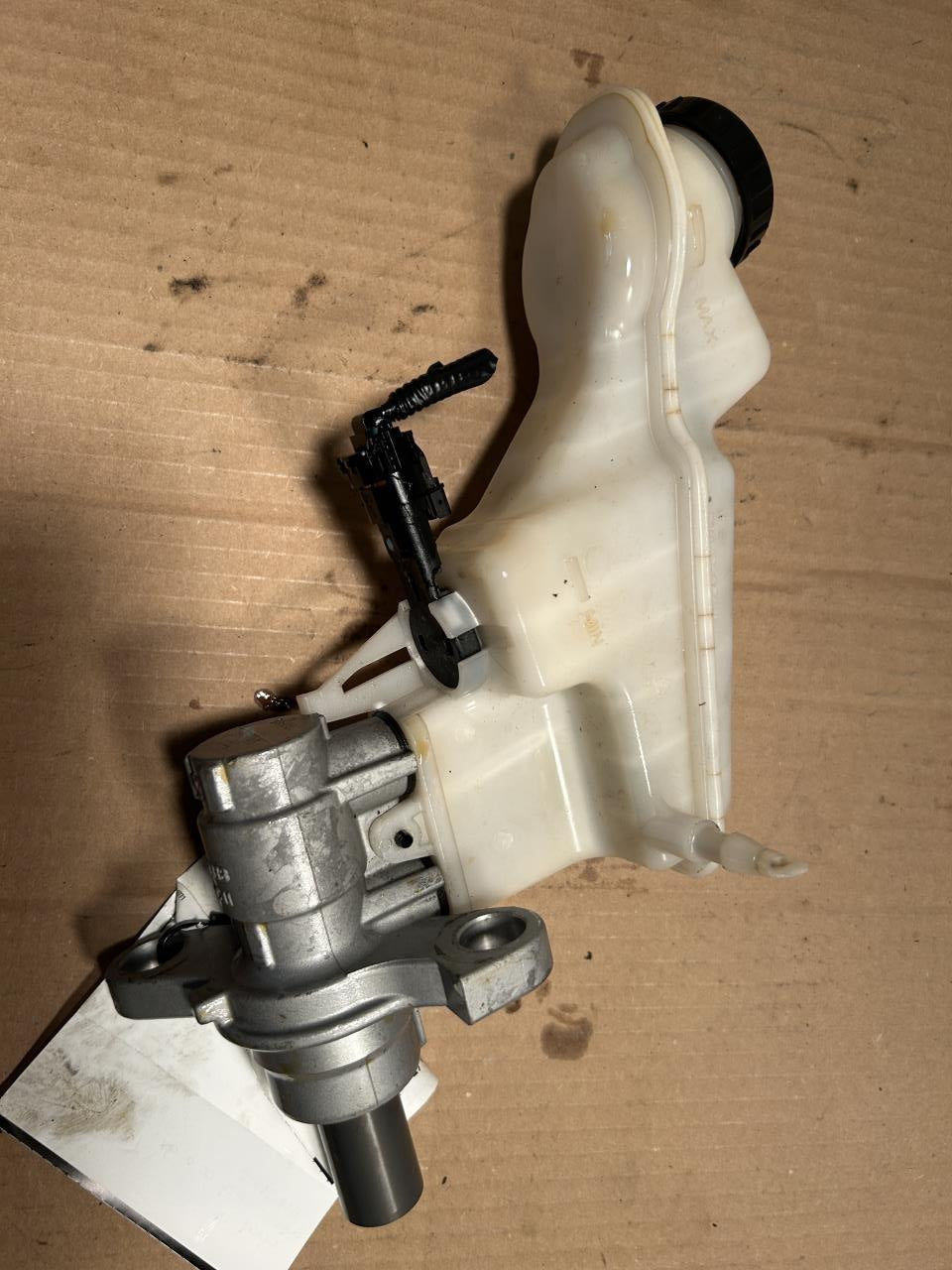 Brake Master Cylinder from a 2020 Buick Encore, photo 2