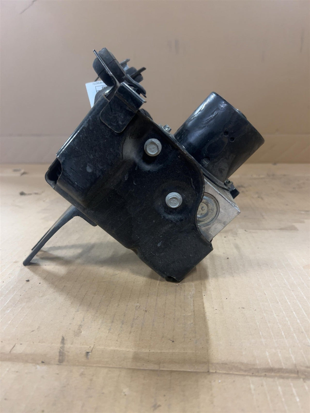 ABS Pump Module from a 2015 Chevrolet Malibu, photo 4