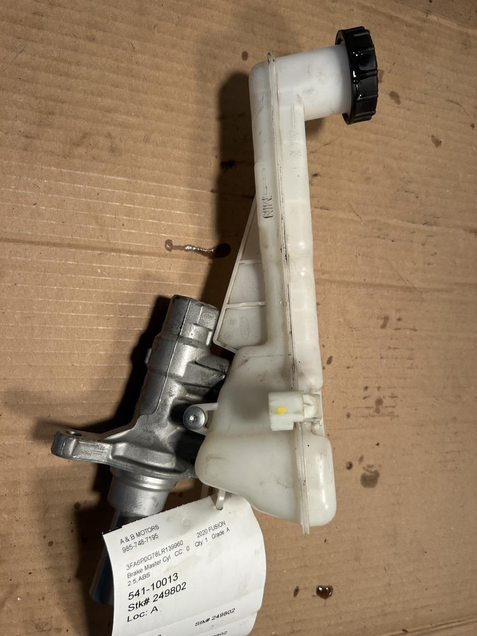 Brake Master Cylinder from a 2020 Ford Fusion, photo 2