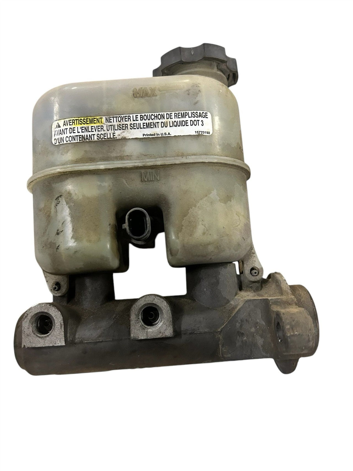 Brake Master Cylinder from a 2002 GMC Sierra 1500, photo 3