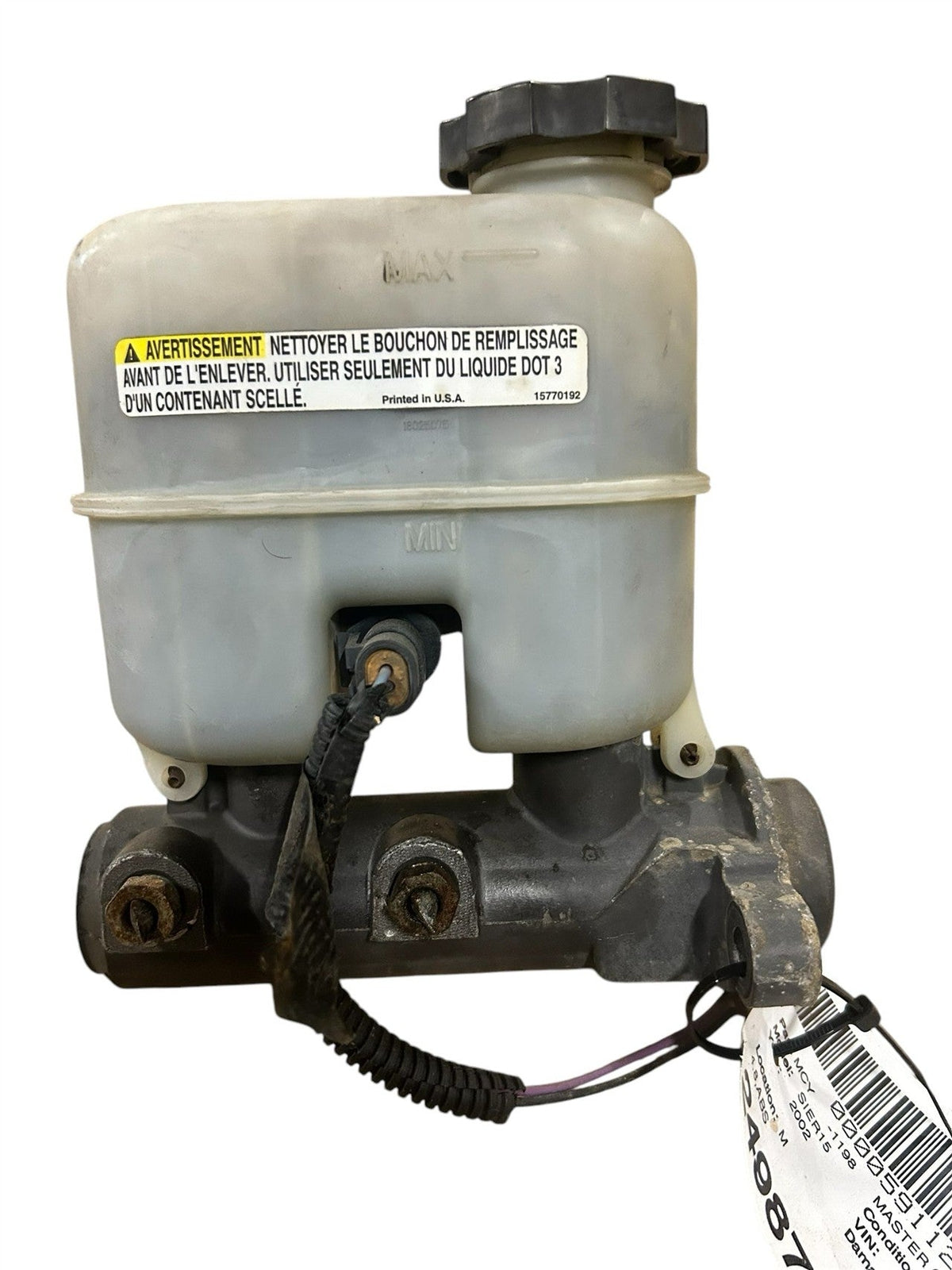 Brake Master Cylinder from a 2002 GMC Sierra 1500, photo 2