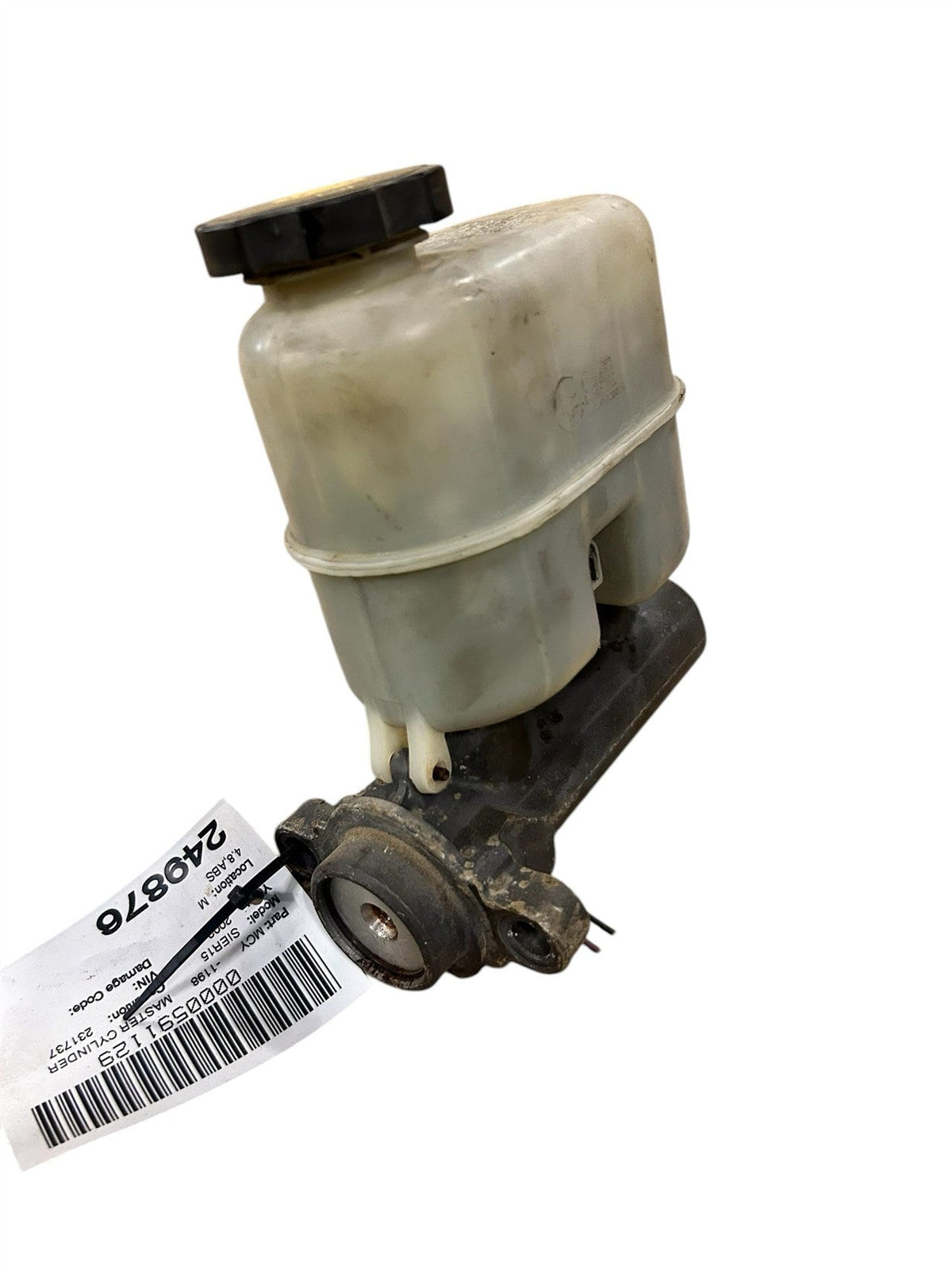 Brake Master Cylinder from a 2002 GMC Sierra 1500, photo 3