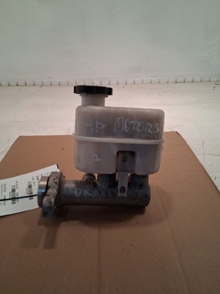Brake Master Cylinder from a 2007 GMC Sierra 1500, photo 2