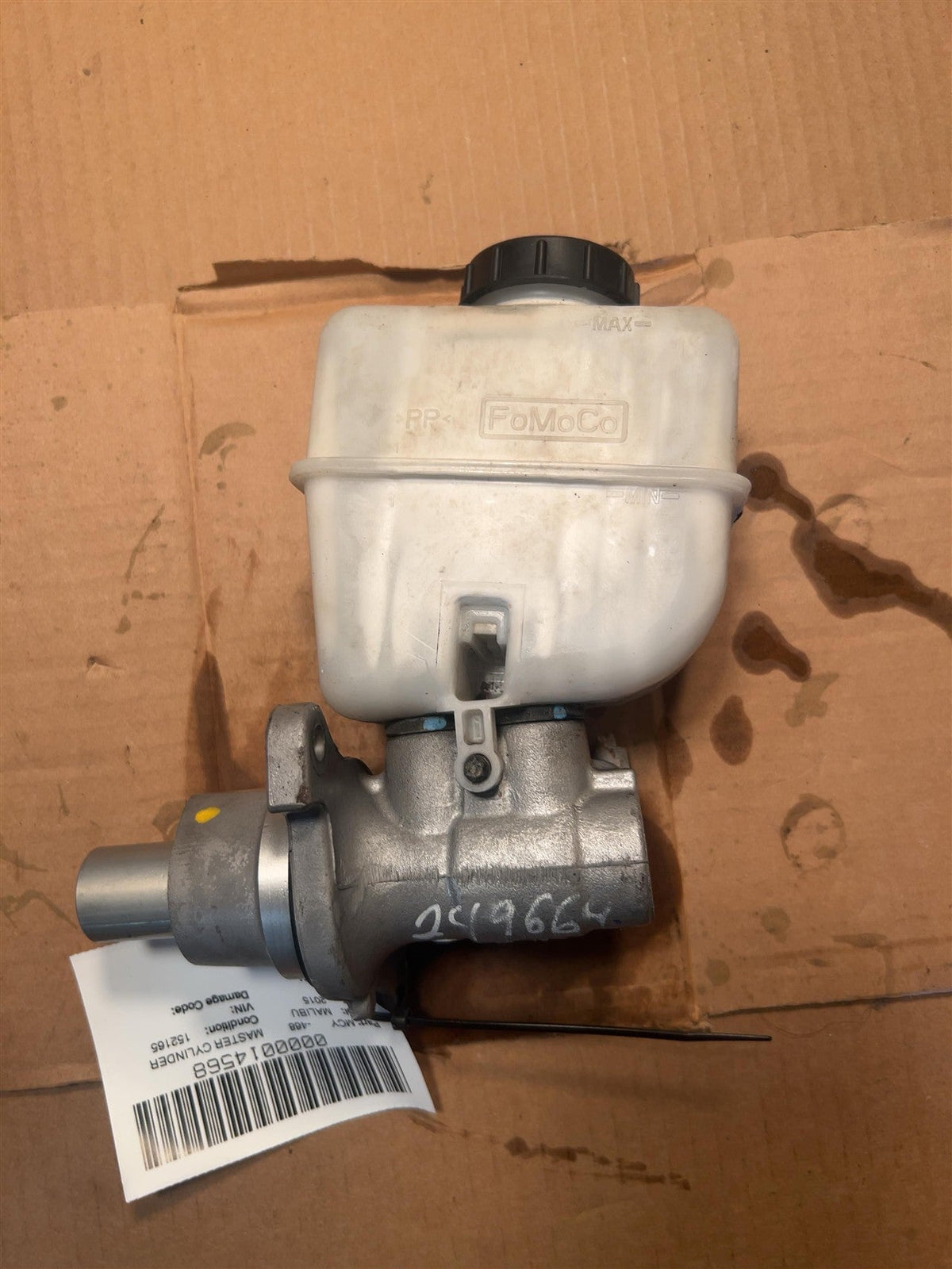 Brake Master Cylinder from a 2015 Chevrolet Malibu, photo 1
