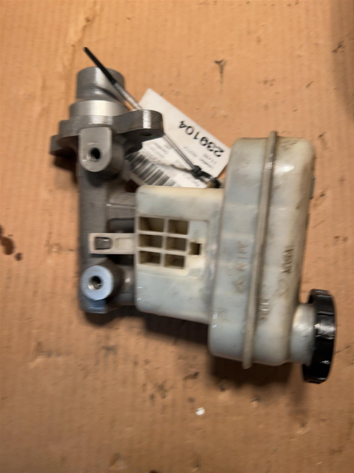 Brake Master Cylinder from a 2008 Ford Taurus, photo 2