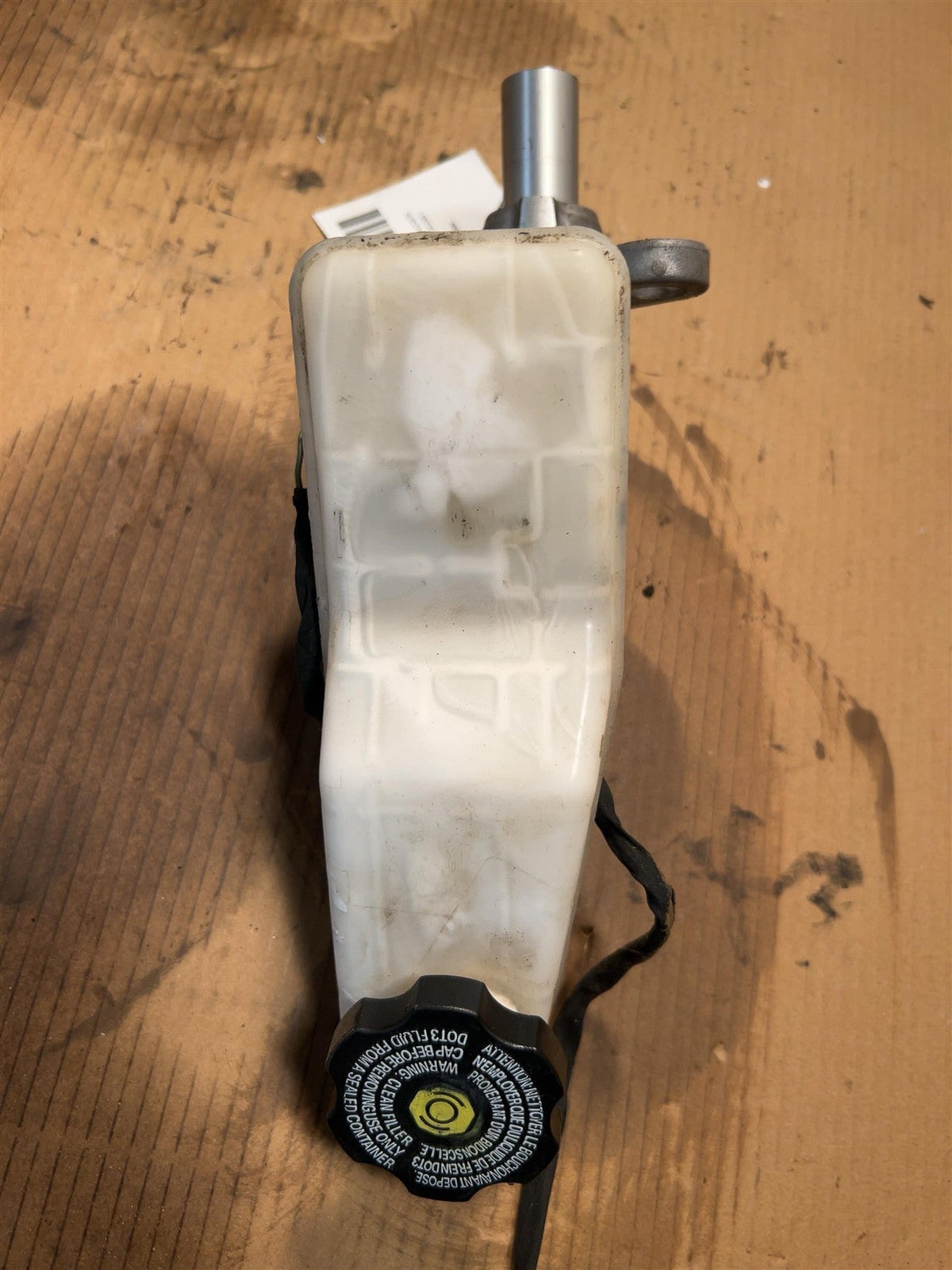 Brake Master Cylinder from a 2013 Hyundai Sonata, photo 4