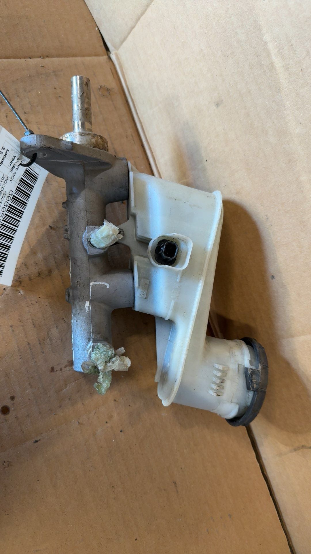 Brake Master Cylinder from a 2012 Honda Accord, photo 1