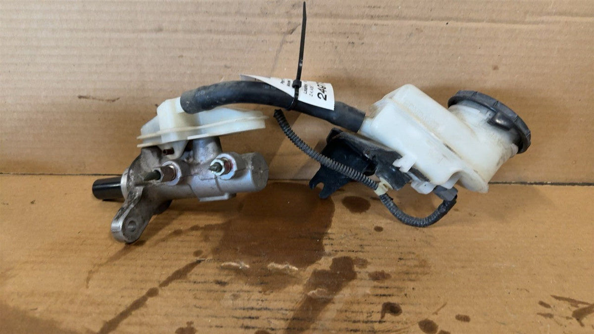 Brake Master Cylinder from a 2013 Honda Civic, photo 2