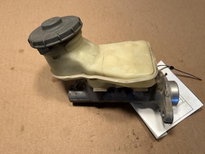 Brake Master Cylinder from a 2002 Honda Civic, photo 1