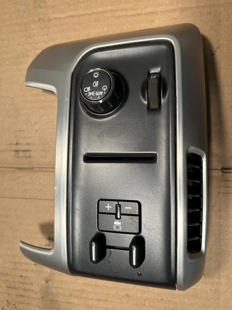 Interior Switch from a 2018 GMC Sierra 1500, photo 1