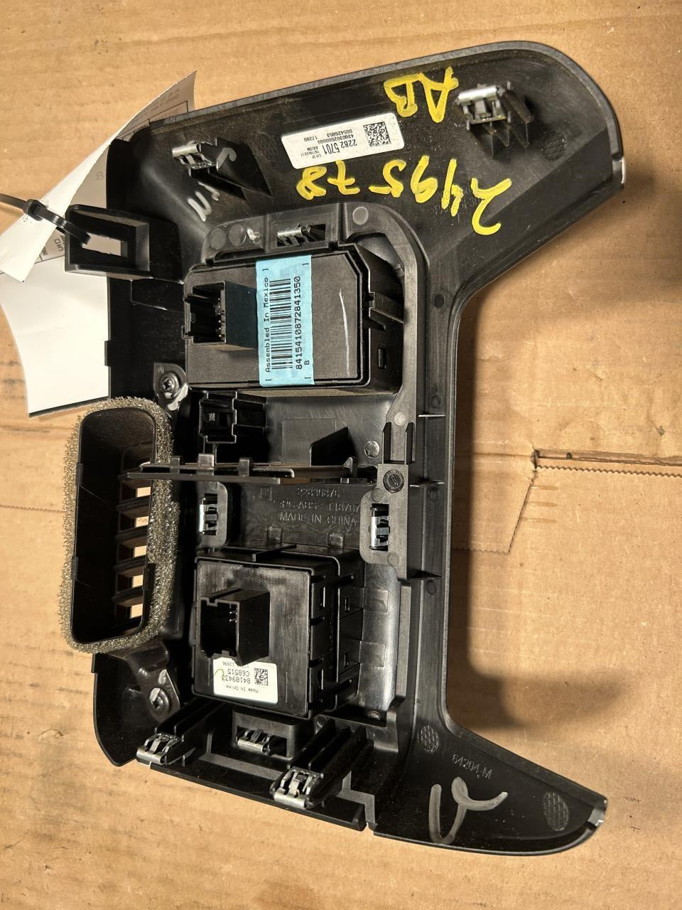 Interior Switch from a 2018 GMC Sierra 1500, photo 2