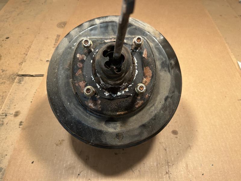 Power Brake Booster from a 1999 Ford Expedition, photo 1