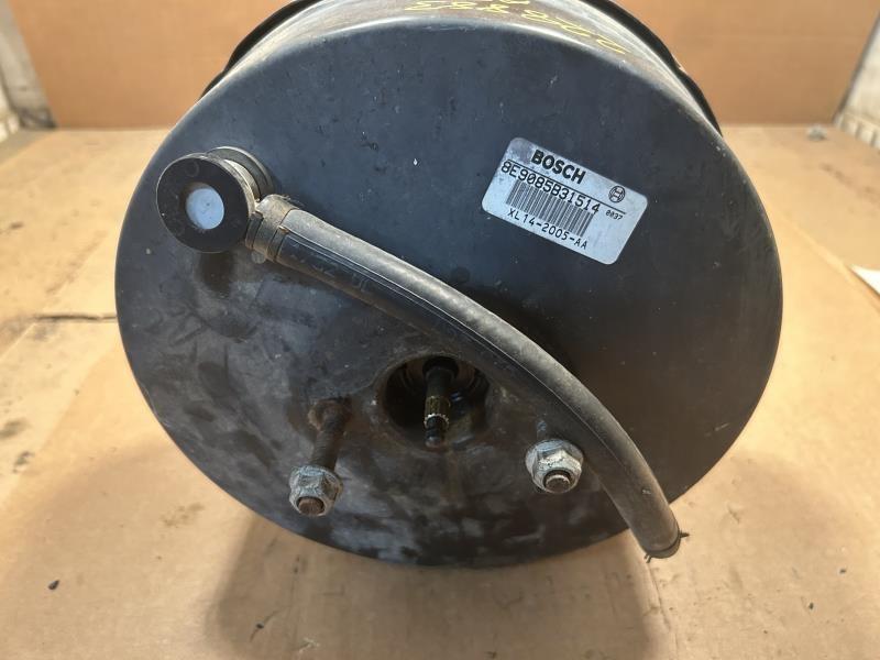 Power Brake Booster from a 1999 Ford Expedition, photo 2