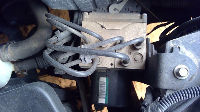 ABS Pump Module from a 2006 Ford Mustang, photo 1