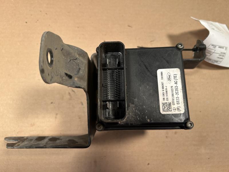 ABS Pump Module from a 2006 Ford Mustang, photo 2