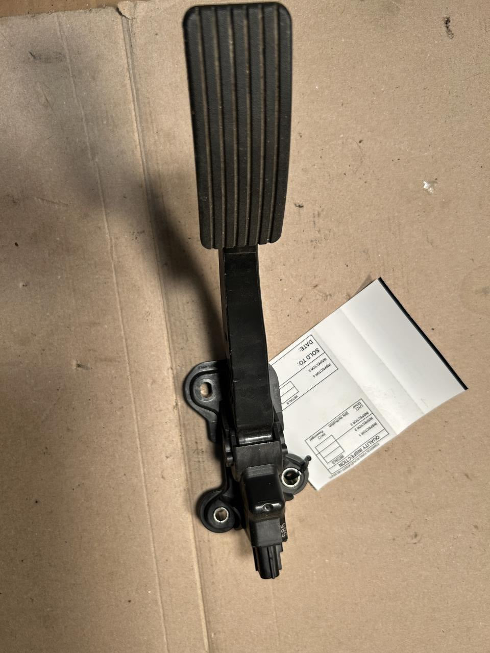 Accelerator (Gas) Pedal from a 2008 Dodge Avenger, photo 2