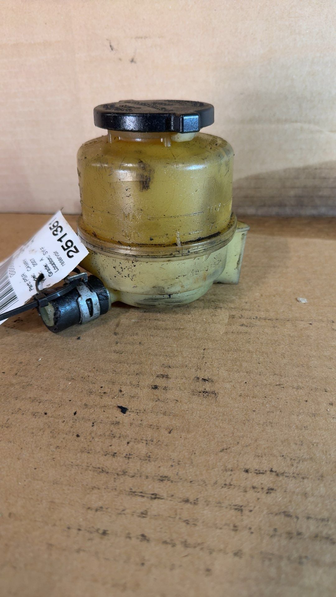 Power Steering Reservoir from a 2007 Toyota, photo 2