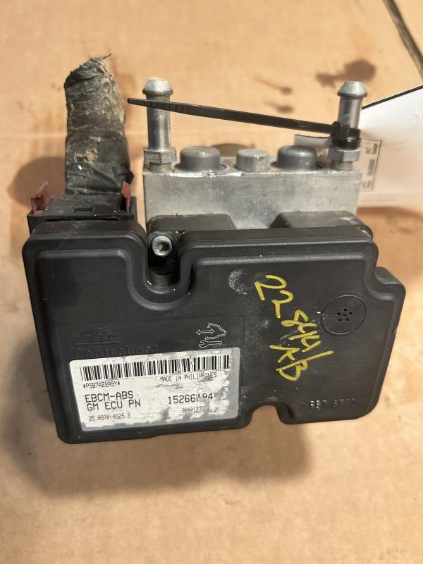 ABS Pump Module from a 2007 Pontiac, photo 1