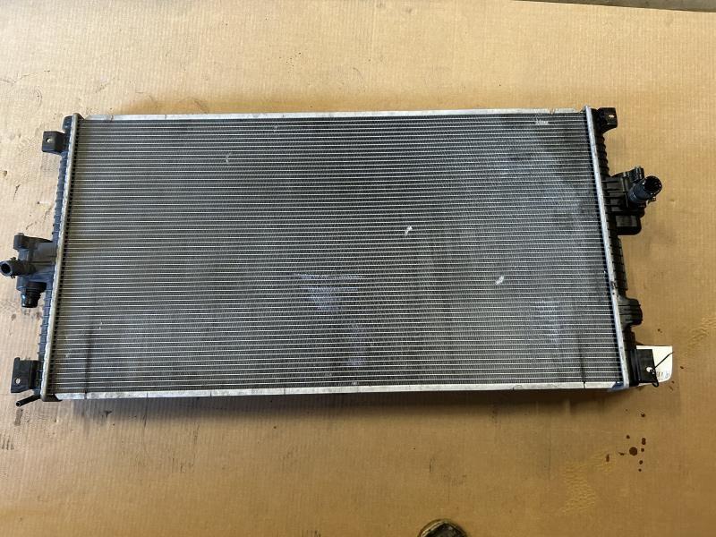 Radiator from a 2011 Ford F-350 Super Duty, photo 2