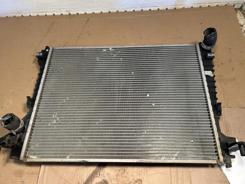 Radiator from a 2005 Lincoln LS, photo 1