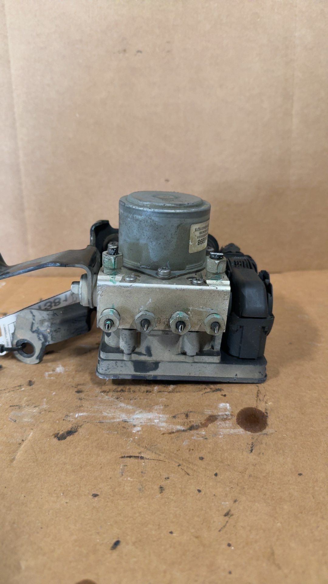 ABS Pump Module from a 2015 Buick Regal, photo 1