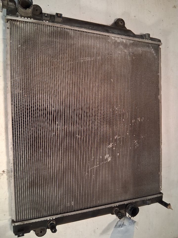 Radiator from a 2004 Toyota 4Runner, photo 1