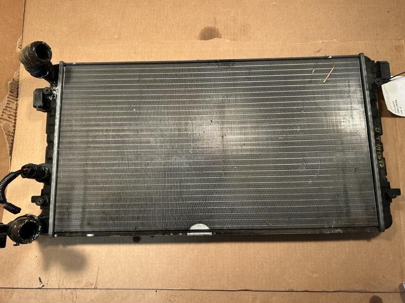 Radiator from a 2000 Volkswagen Beetle, photo 1