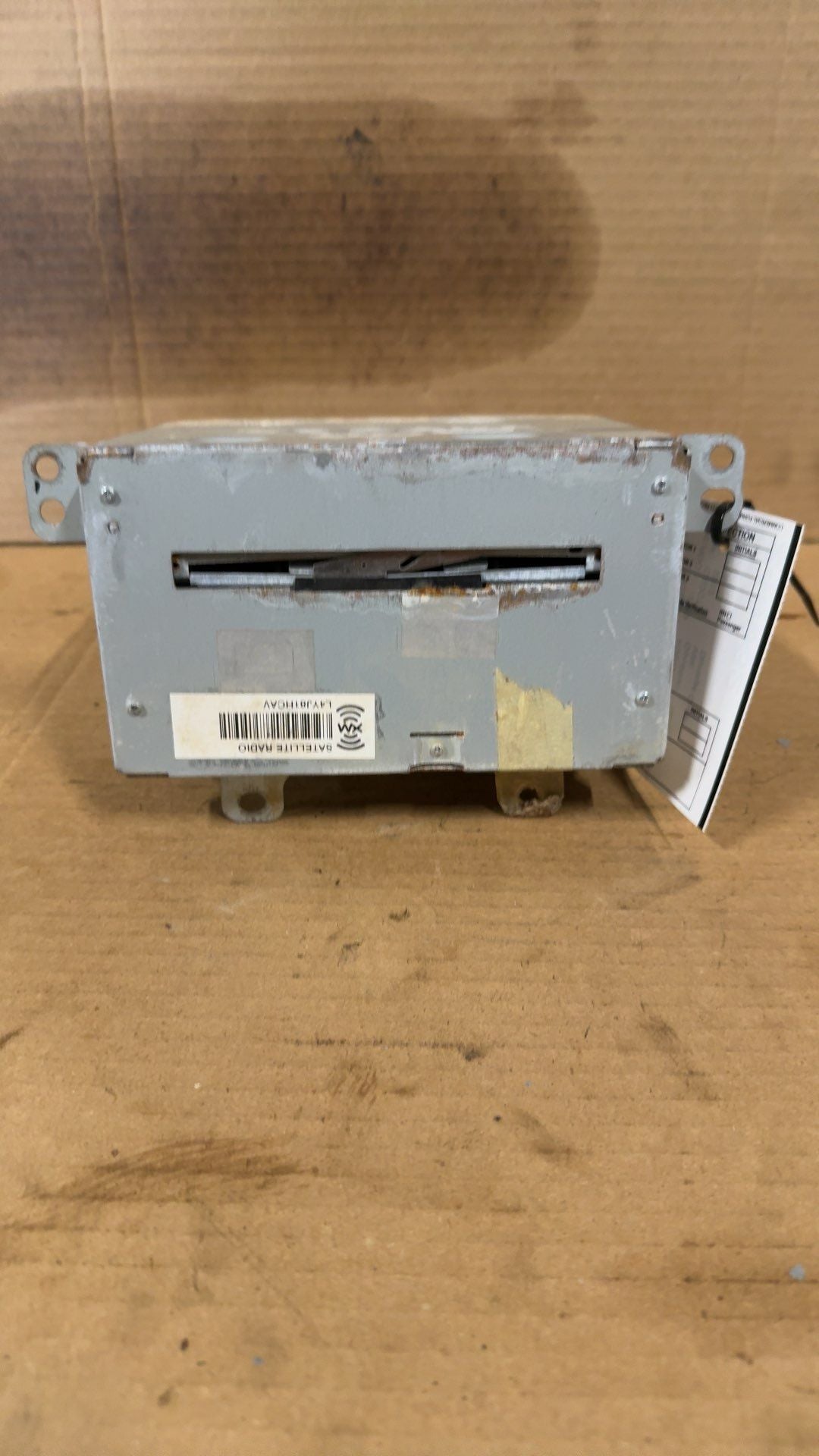 Radio Receiver from a 2012 Cadillac CTS, photo 1