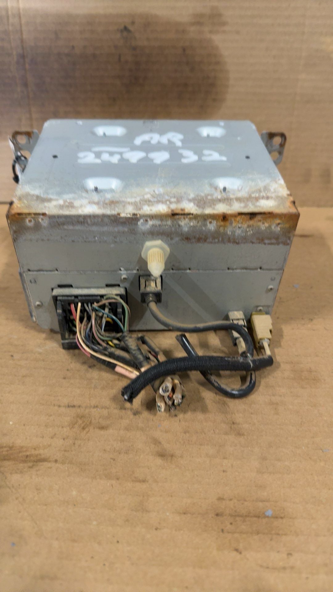 Radio Receiver from a 2012 Cadillac CTS, photo 2
